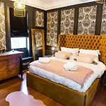 Holiday home Luxury Travel Emporium Yo1 - Exquisite 400 Year Old, Centre Townhouse