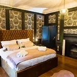 Luxury Travel Emporium Yo1 - Exquisite 400 Year Old, Centre Townhouse * York