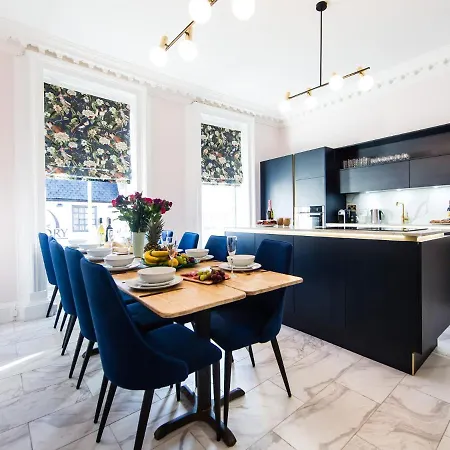 Luxury Travel Emporium Yo1 - Exquisite 400 Year Old, Centre Townhouse Ferienhaus York