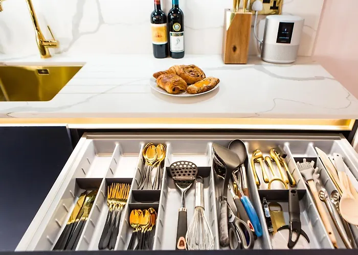 Luxury Travel Emporium Yo1 - Exquisite 400 Year Old, Centre Townhouse *