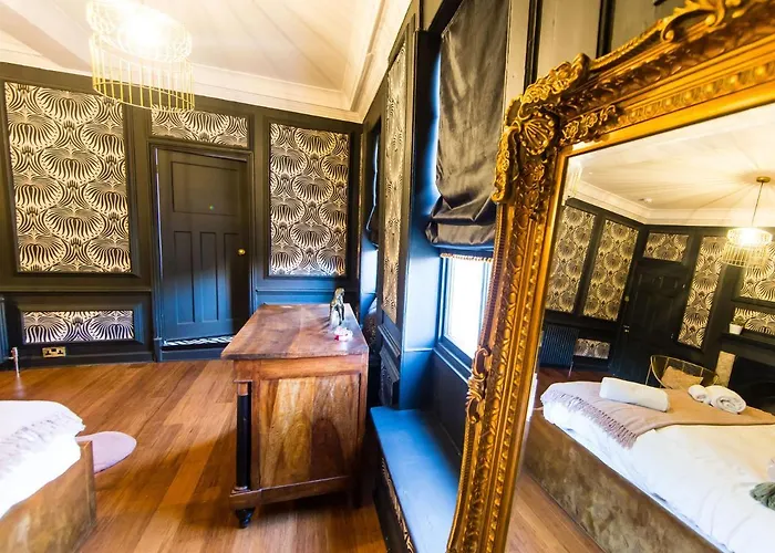 Luxury Travel Emporium Yo1 - Exquisite 400 Year Old, Centre Townhouse *