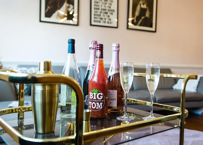 Luxury Travel Emporium Yo1 - Exquisite 400 Year Old, Centre Townhouse *