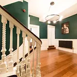 Luxury Travel Emporium Yo1 - Exquisite 400 Year Old, Centre Townhouse Йорк