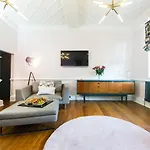 Luxury Travel Emporium Yo1 - Exquisite 400 Year Old, Centre Townhouse Йорк