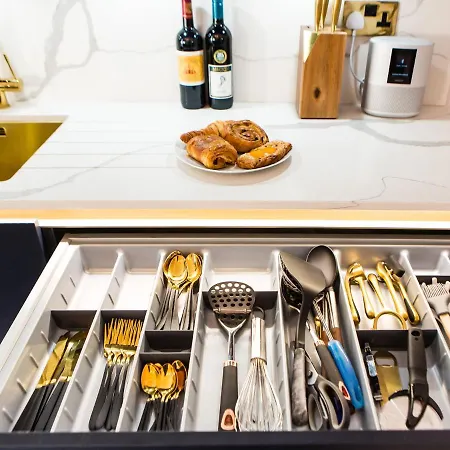 Luxury Travel Emporium Yo1 - Exquisite 400 Year Old, Centre Townhouse *