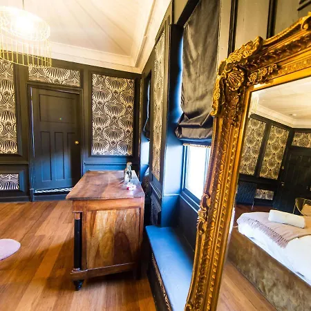 Luxury Travel Emporium Yo1 - Exquisite 400 Year Old, Centre Townhouse *