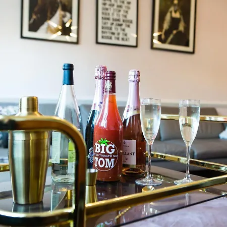 Luxury Travel Emporium Yo1 - Exquisite 400 Year Old, Centre Townhouse *