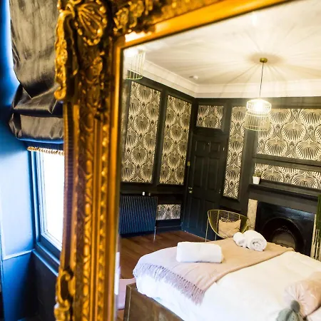 Nyaraló Luxury Travel Emporium Yo1 - Exquisite 400 Year Old, Centre Townhouse York