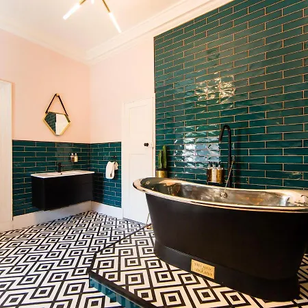 Nyaraló Luxury Travel Emporium Yo1 - Exquisite 400 Year Old, Centre Townhouse *